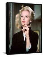 Les Oiseaux THE BIRDS d'Alfred Hitchcock with Tippi Hedren, 1963 (photo)-null-Framed Stretched Canvas