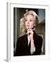 Les Oiseaux THE BIRDS d'Alfred Hitchcock with Tippi Hedren, 1963 (photo)-null-Framed Photo