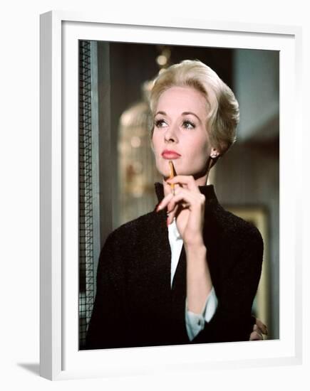 Les Oiseaux THE BIRDS d'Alfred Hitchcock with Tippi Hedren, 1963 (photo)-null-Framed Photo