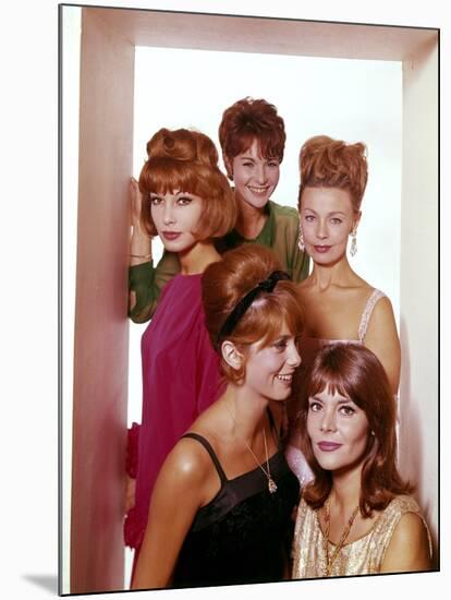 LES PARISIENNES, 1962 directed by MICHEL BOISROND, MARC ALLEGRET, Dany Saval, Francoise Arnoul, Dan-null-Mounted Photo