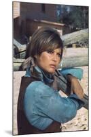 LES PETROLEUSE, 1971 directed by CHRISTIAN-JAQUE Claudia Cardinale (photo)-null-Mounted Photo