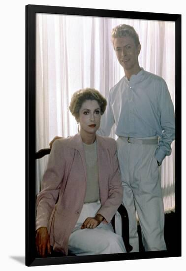 Les predateurs HUNGER by Tony Scott with David Bowie and Catherine Deneuve, 1983 (photo)-null-Framed Photo