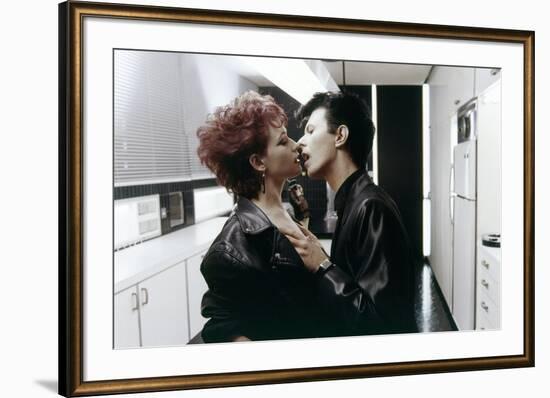 Les predateurs THE HUNGER by Tony Scott with Ann Magnuson and David Bowie, 1983 (photo)-null-Framed Photo