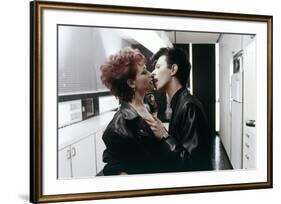 Les predateurs THE HUNGER by Tony Scott with Ann Magnuson and David Bowie, 1983 (photo)-null-Framed Photo