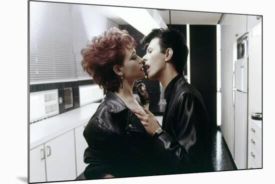 Les predateurs THE HUNGER by Tony Scott with Ann Magnuson and David Bowie, 1983 (photo)-null-Mounted Photo