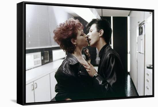 Les predateurs THE HUNGER by Tony Scott with Ann Magnuson and David Bowie, 1983 (photo)-null-Framed Stretched Canvas