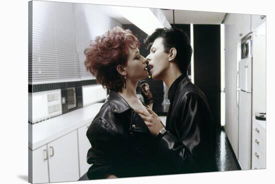 Les predateurs THE HUNGER by Tony Scott with Ann Magnuson and David Bowie, 1983 (photo)-null-Stretched Canvas