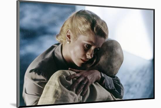 Les Predateurs THE HUNGER by Tony Scott with Catherine Deneuve, David Bowie, 1983, (photo)-null-Mounted Photo