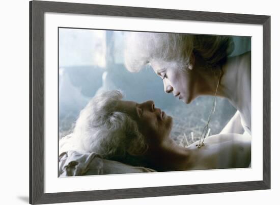 Les Predateurs The Hunger by Tony Scott with David Bowie, Catherine Deneuve, 1983 (photo)-null-Framed Photo