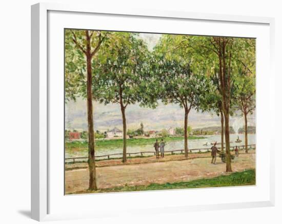 Les Promenade des Marronniers, St Cloud, 1878-Alfred Sisley-Framed Giclee Print