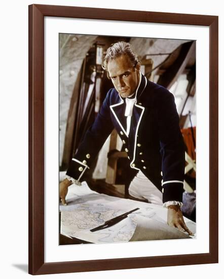 Les revoltes du Bounty Mutiny on the Bounty by LewisMilestone with Marlon Brando, 1962 (photo)-null-Framed Photo