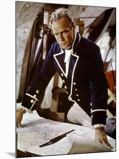 Les revoltes du Bounty Mutiny on the Bounty by LewisMilestone with Marlon Brando, 1962 (photo)-null-Mounted Photo