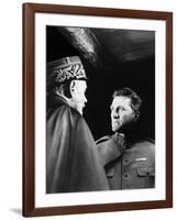 Les Sentiers by la gloire Paths of Glory by Stanley Kubrik with George Macready, Kirk Douglas, 1957-null-Framed Photo