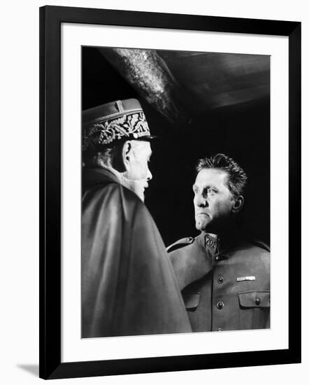 Les Sentiers by la gloire Paths of Glory by Stanley Kubrik with George Macready, Kirk Douglas, 1957-null-Framed Photo