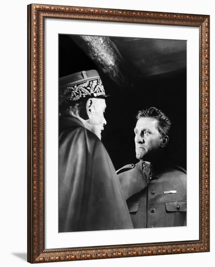 Les Sentiers by la gloire Paths of Glory by Stanley Kubrik with George Macready, Kirk Douglas, 1957-null-Framed Photo