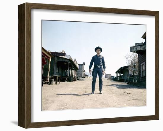 Les sept Mercenaires The MAGNIFICENT SEVEN by John Sturges with Yul Brynner, 1960 (photo)-null-Framed Photo
