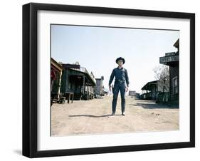 Les sept Mercenaires The MAGNIFICENT SEVEN by John Sturges with Yul Brynner, 1960 (photo)-null-Framed Photo