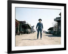 Les sept Mercenaires The MAGNIFICENT SEVEN by John Sturges with Yul Brynner, 1960 (photo)-null-Framed Photo