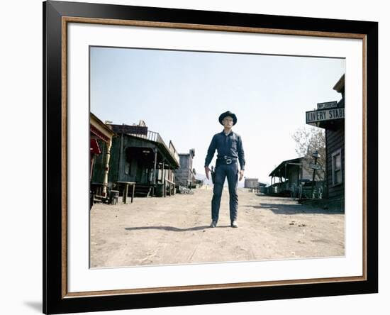 Les sept Mercenaires The MAGNIFICENT SEVEN by John Sturges with Yul Brynner, 1960 (photo)-null-Framed Photo