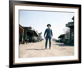 Les sept Mercenaires The MAGNIFICENT SEVEN by John Sturges with Yul Brynner, 1960 (photo)-null-Framed Photo