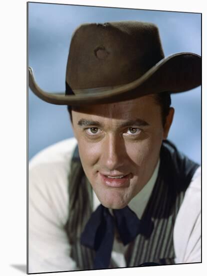 Les Sept Mercenaires The MAGNIFICENT SEVEN by JohnSturges with Robert Vaughn, 1960 (photo)-null-Mounted Photo