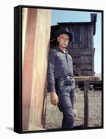 Les Sept Mercenaires The MAGNIFICENT SEVEN by JohnSturges with Yul Brynner, 1960 (photo)-null-Framed Stretched Canvas