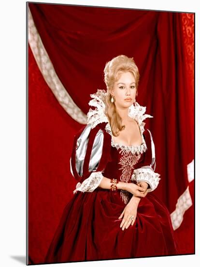 LES TROIS MOUSQUETAIRES, 1961 directed by BERNARD BORDERIE Mylene Demongeot (photo)-null-Mounted Photo