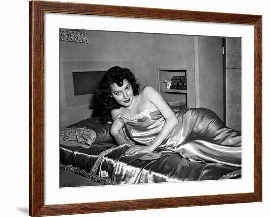 Les tueurs The killers A Man Alone by Robert Siodmak with Ava Gardner, 1946 (d'apres Ernest Hemingw-null-Framed Photo