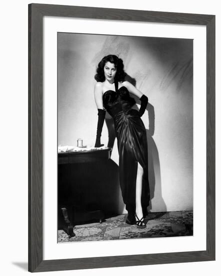 Les tueurs The killers A Man Alone by Robert Siodmak with Ava Gardner, 1946 (d'apres Ernest Hemingw-null-Framed Photo