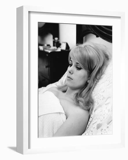 LES VACANCES PORTUGAISES, 1963 directed by PIERRE KAST Catherine Deneuve (b/w photo)-null-Framed Photo