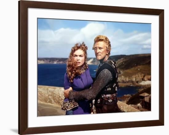 Les Vikings by Richard Fleischer with Kirk Douglas and Janet Leigh en, 1958 (photo)-null-Framed Photo