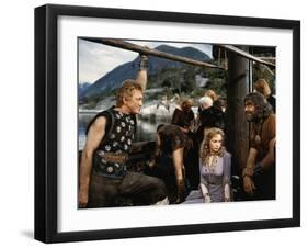 Les Vikings by Richard Fleischer with Kirk Douglas, Janet Leigh and Ernest Borgnine en, 1958 (photo-null-Framed Photo