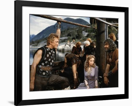 Les Vikings by Richard Fleischer with Kirk Douglas, Janet Leigh and Ernest Borgnine en, 1958 (photo-null-Framed Photo