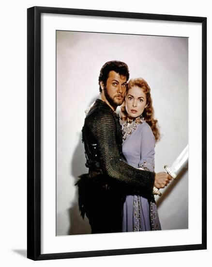 Les Vikings by Richard Fleischer with Tony Curtis and Janet Leigh en, 1958 (photo)-null-Framed Photo