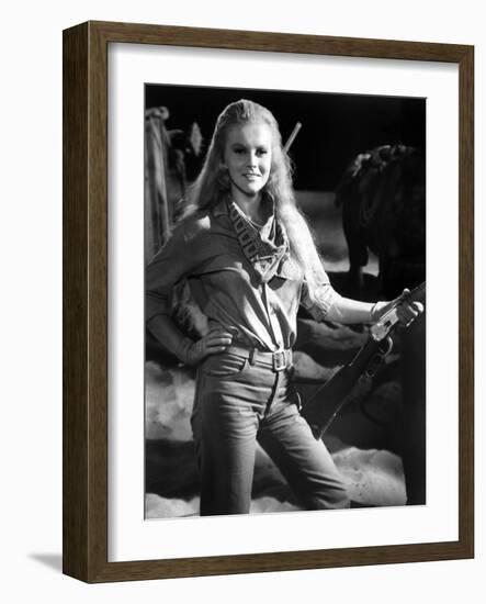 Les Voleurs by Trains THE TRAIN ROBBERS by BurtKennedy with Ann-Margret, 1973 (b/w photo)-null-Framed Photo