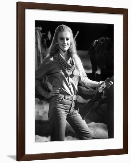 Les Voleurs by Trains THE TRAIN ROBBERS by BurtKennedy with Ann-Margret, 1973 (b/w photo)-null-Framed Photo