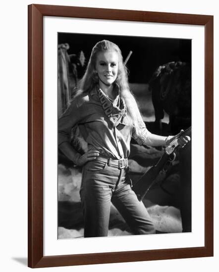 Les Voleurs by Trains THE TRAIN ROBBERS by BurtKennedy with Ann-Margret, 1973 (b/w photo)-null-Framed Photo