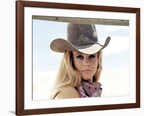 Les Voleurs by Trains THE TRAIN ROBBERS by BurtKennedy with Ann-Margret, 1973 (photo)-null-Framed Photo