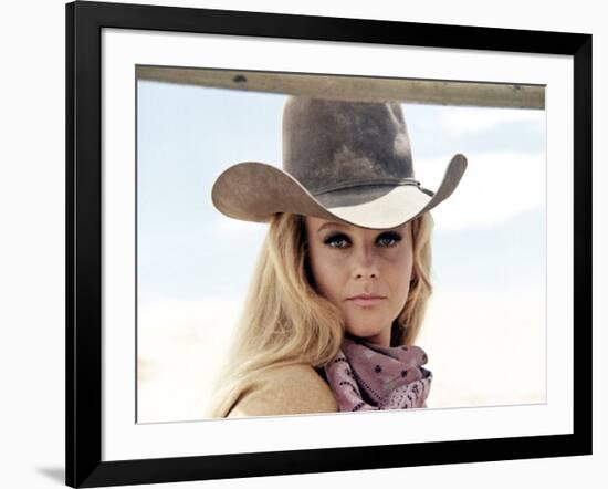 Les Voleurs by Trains THE TRAIN ROBBERS by BurtKennedy with Ann-Margret, 1973 (photo)-null-Framed Photo