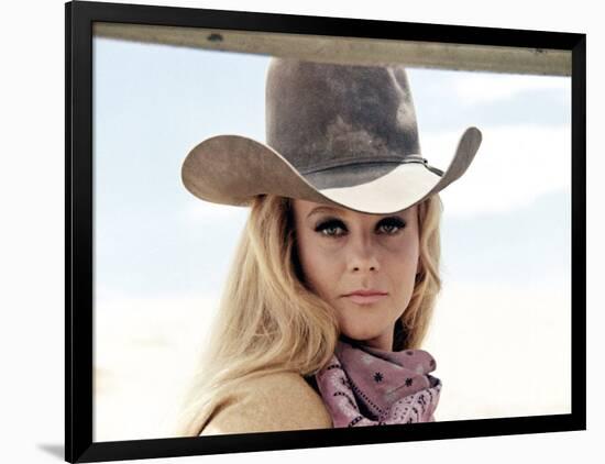 Les Voleurs by Trains THE TRAIN ROBBERS by BurtKennedy with Ann-Margret, 1973 (photo)-null-Framed Photo