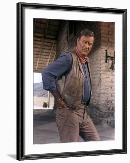 Les Voleurs by Trains THE TRAIN ROBBERS by BurtKennedy with John Wayne, 1973 (photo)-null-Framed Photo