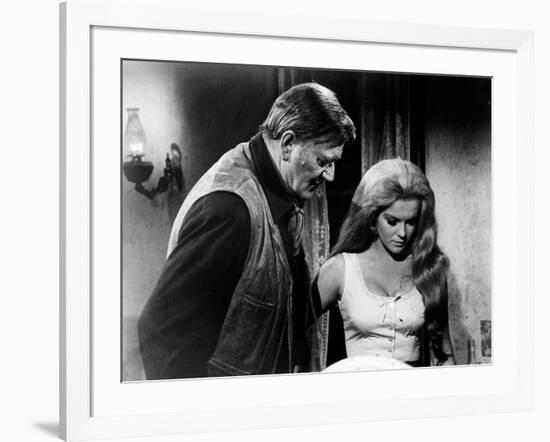 Les Voleurs by Trains THE TRAIN ROBBERS by BurtKennedy with John Wayne and Ann-Margret, 1973 (b/w p-null-Framed Photo