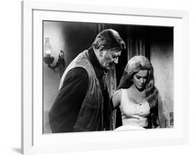 Les Voleurs by Trains THE TRAIN ROBBERS by BurtKennedy with John Wayne and Ann-Margret, 1973 (b/w p-null-Framed Photo