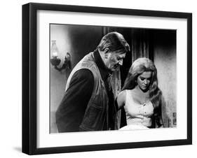 Les Voleurs by Trains THE TRAIN ROBBERS by BurtKennedy with John Wayne and Ann-Margret, 1973 (b/w p-null-Framed Photo