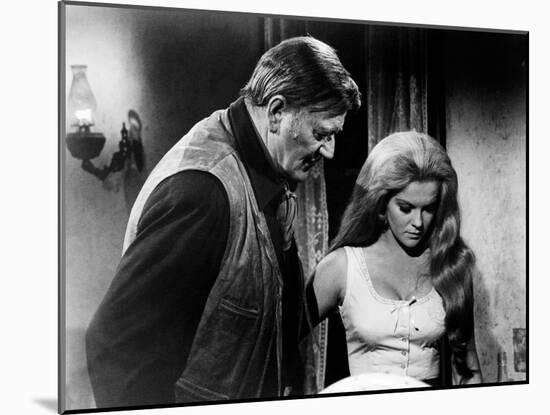 Les Voleurs by Trains THE TRAIN ROBBERS by BurtKennedy with John Wayne and Ann-Margret, 1973 (b/w p-null-Mounted Photo