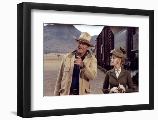 Les Voleurs by Trains THE TRAIN ROBBERS by BurtKennedy with John Wayne and Ann-Margret, 1973 (photo-null-Framed Photo