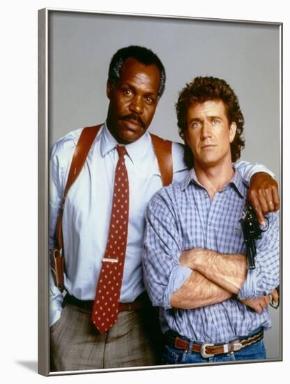 LETHAL WEAPON, 1987 directed by RICHARD DONNER Danny Glover and Mel Gibson (photo)-null-Framed Photo