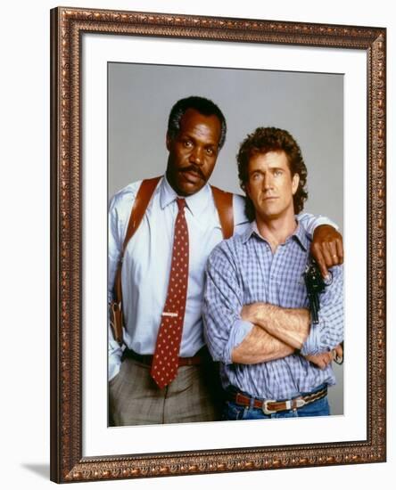 LETHAL WEAPON, 1987 directed by RICHARD DONNER Danny Glover and Mel Gibson (photo)-null-Framed Photo