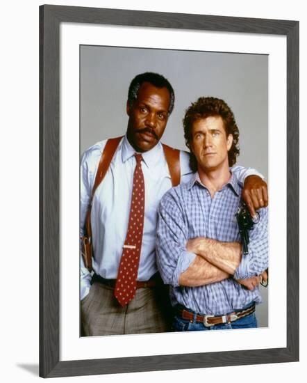 LETHAL WEAPON, 1987 directed by RICHARD DONNER Danny Glover and Mel Gibson (photo)-null-Framed Photo