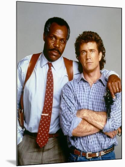 LETHAL WEAPON, 1987 directed by RICHARD DONNER Danny Glover and Mel Gibson (photo)-null-Mounted Photo